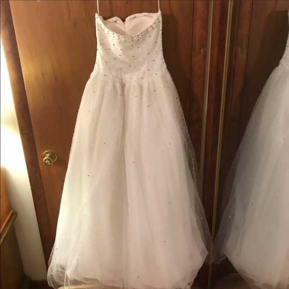 Beautiful hand beaded gown💖👰🏼 - Picture 4 of 9